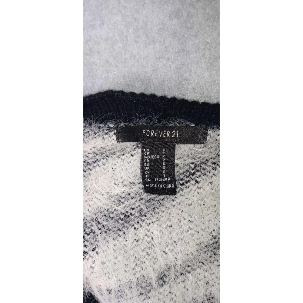 Forever 21 Cropped Button Up Cardigan Size Small Zebra Animal Pring Soft Eyelash - Picture 3 of 9